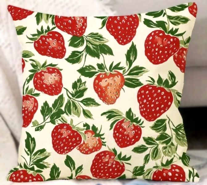 Set/2 Cottage Strawberry Pillow Cover