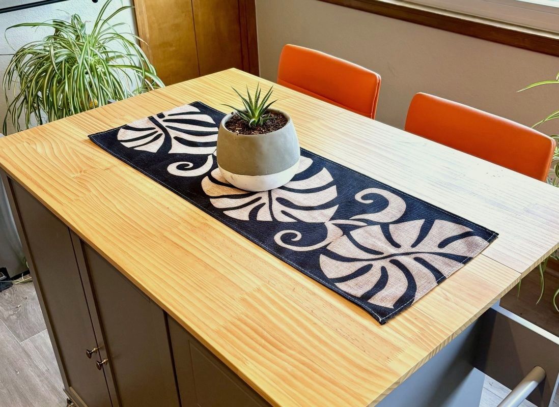 Black & Beige Monstera Table Runner