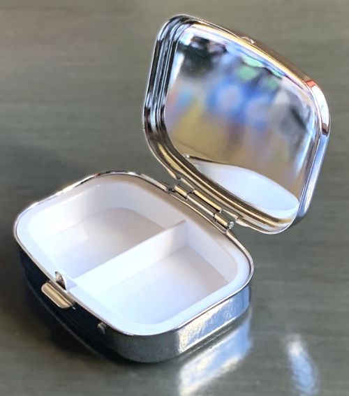 "Let it Bee" Daisy Pill Box
