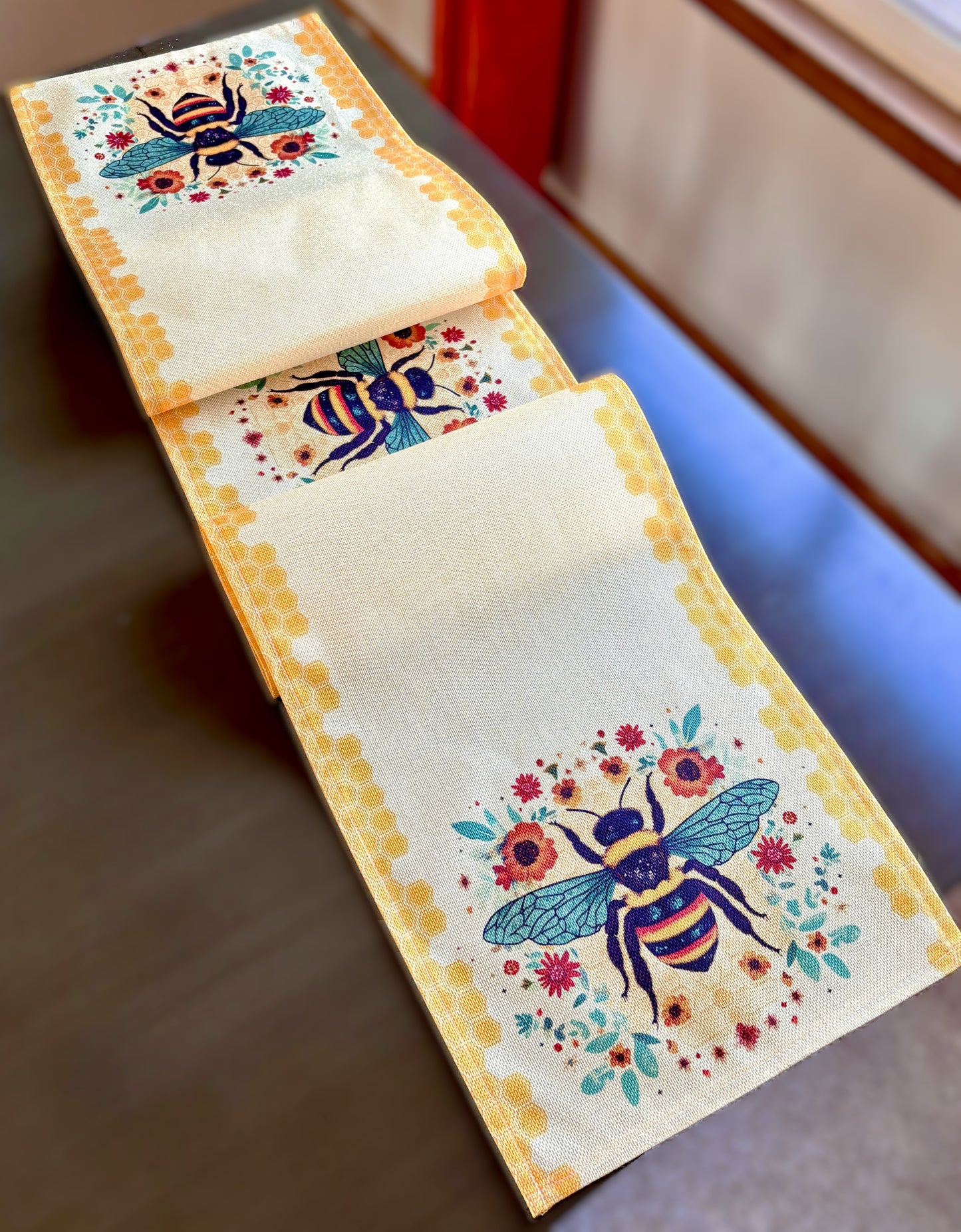 Cottage Bee Table Runner