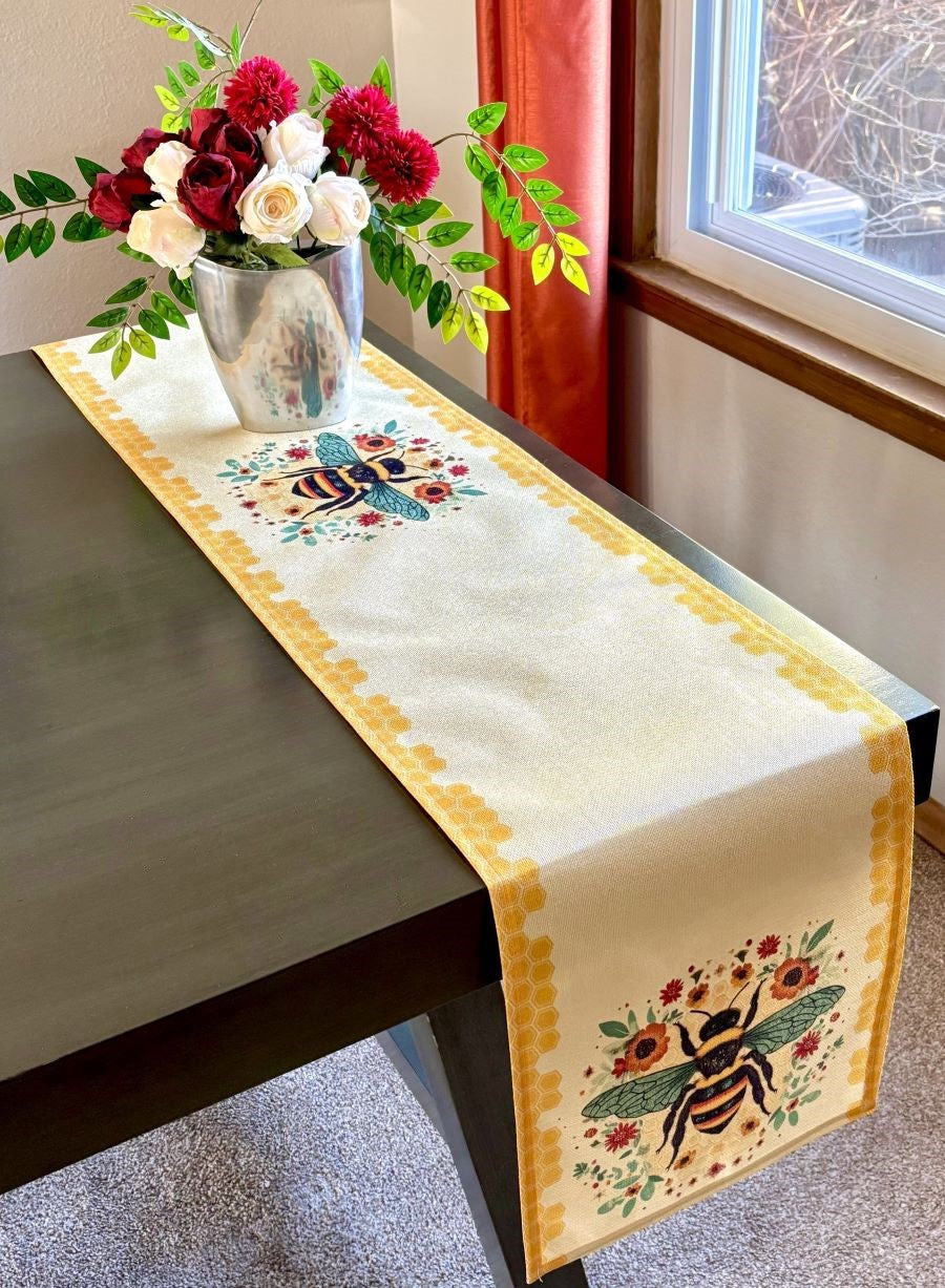 Cottage Bee Table Runner