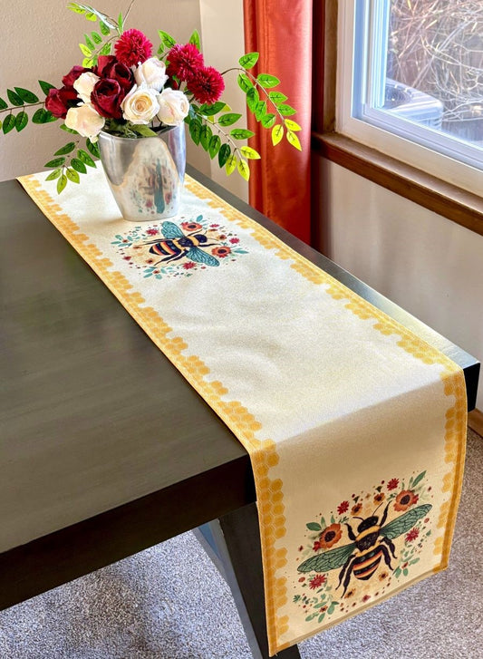 Cottage Bee Table Runner